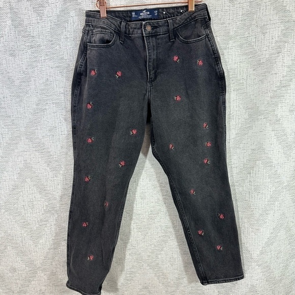 Hollister Denim - Hollister Curvy High rise mom jeans with floral embroidery size 27
